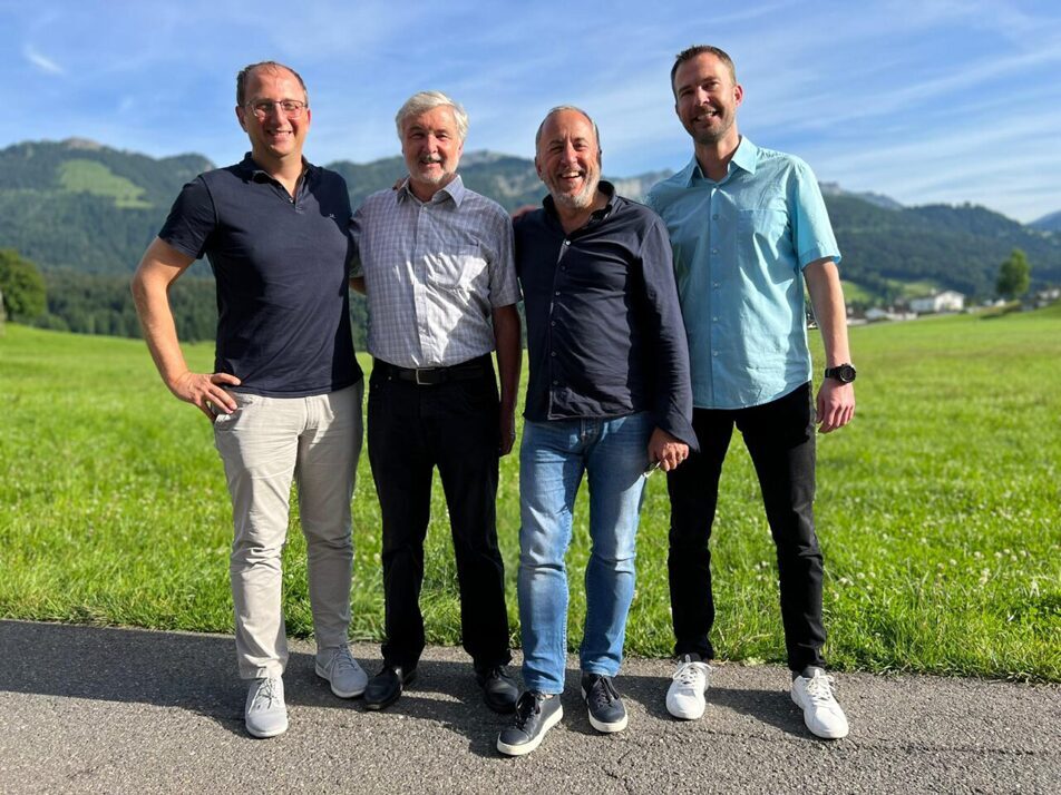 Foto von Carlo Pirola, Co-Vizepräsident; Georges Schlegel, ehem. Vizepräsident; Andreas W. Kaelin, Präsident; Marc Marthaler, Co-Vizepräsident von ICT-Berufsbildung Schweiz